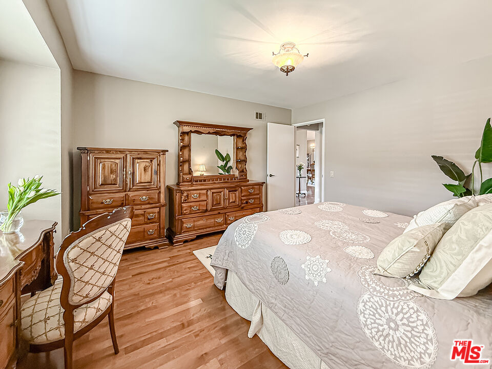 20151 Village 20