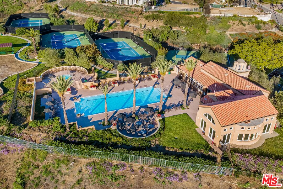 16821 Via La Costa
