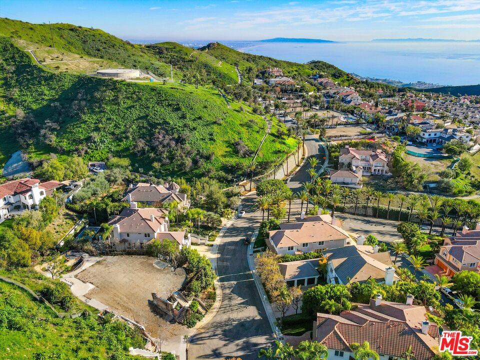 16821 Via La Costa