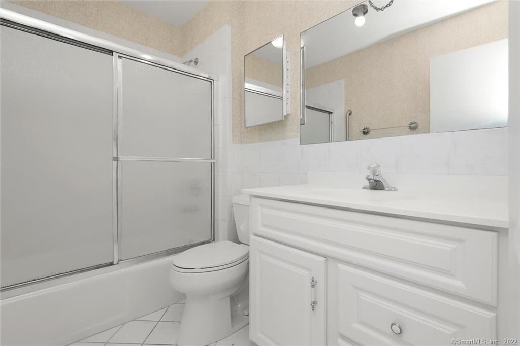 81 Courtland Avenue Unit: 02