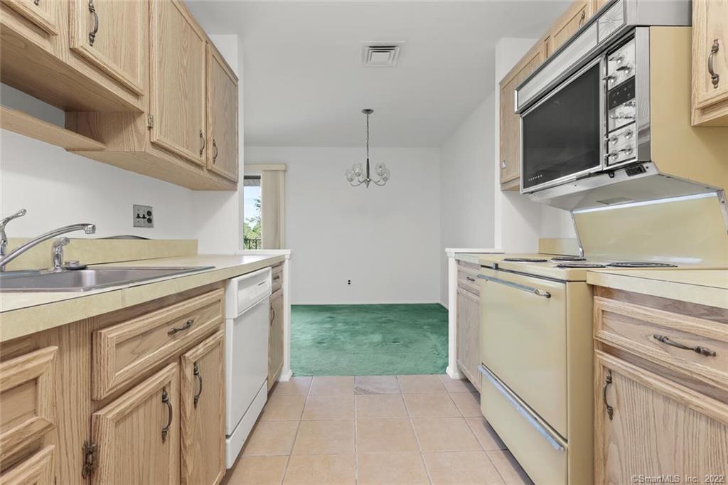 81 Courtland Avenue Unit: 02