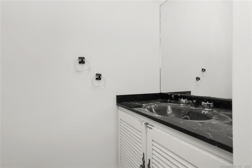 81 Courtland Avenue Unit: 02