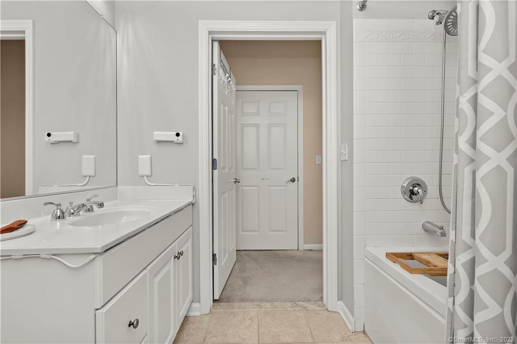 25 Adams Avenue Unit: 401
