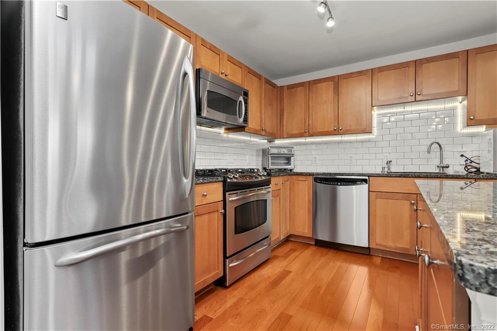 25 Adams Avenue Unit: 401