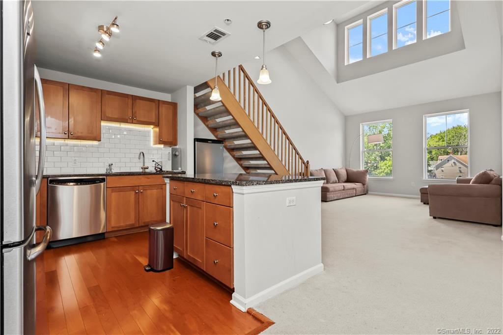 25 Adams Avenue Unit: 401
