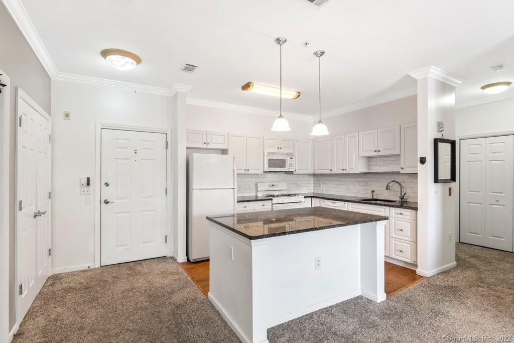 35 West Broad Street Unit: 325
