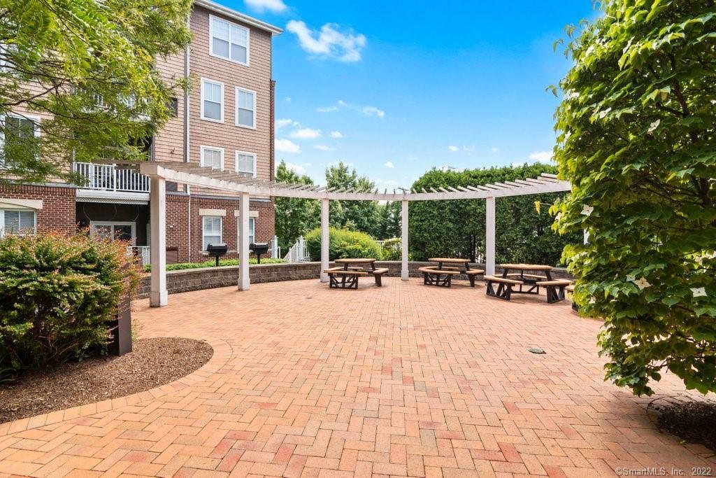 35 West Broad Street Unit: 325