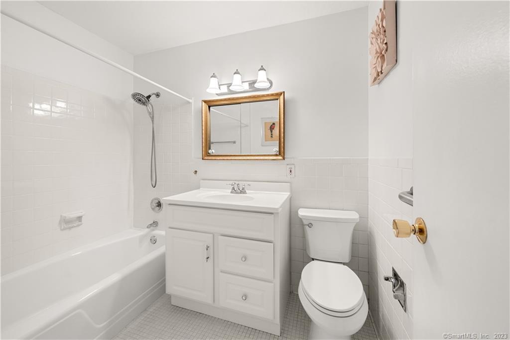 65 Glenbrook Road Unit: 7A