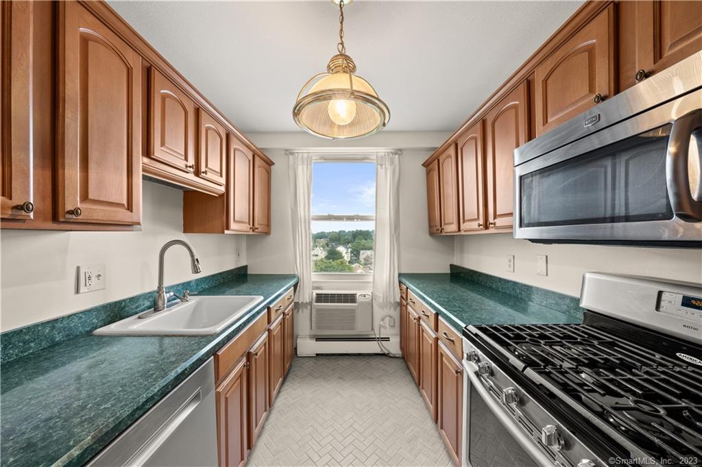 65 Glenbrook Road Unit: 7A