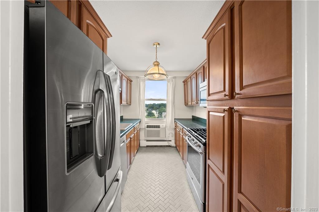 65 Glenbrook Road Unit: 7A