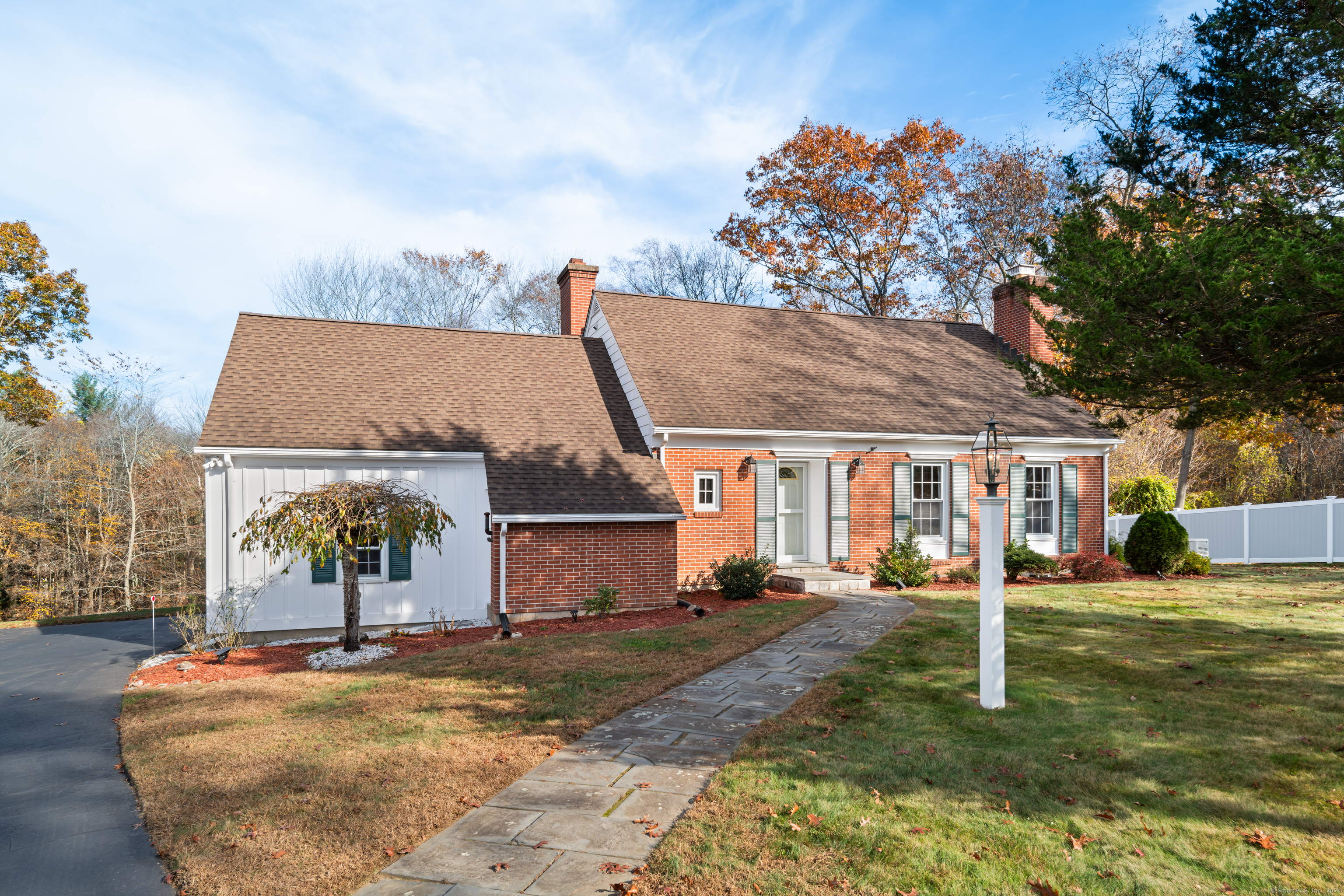 109 Far Mill Street