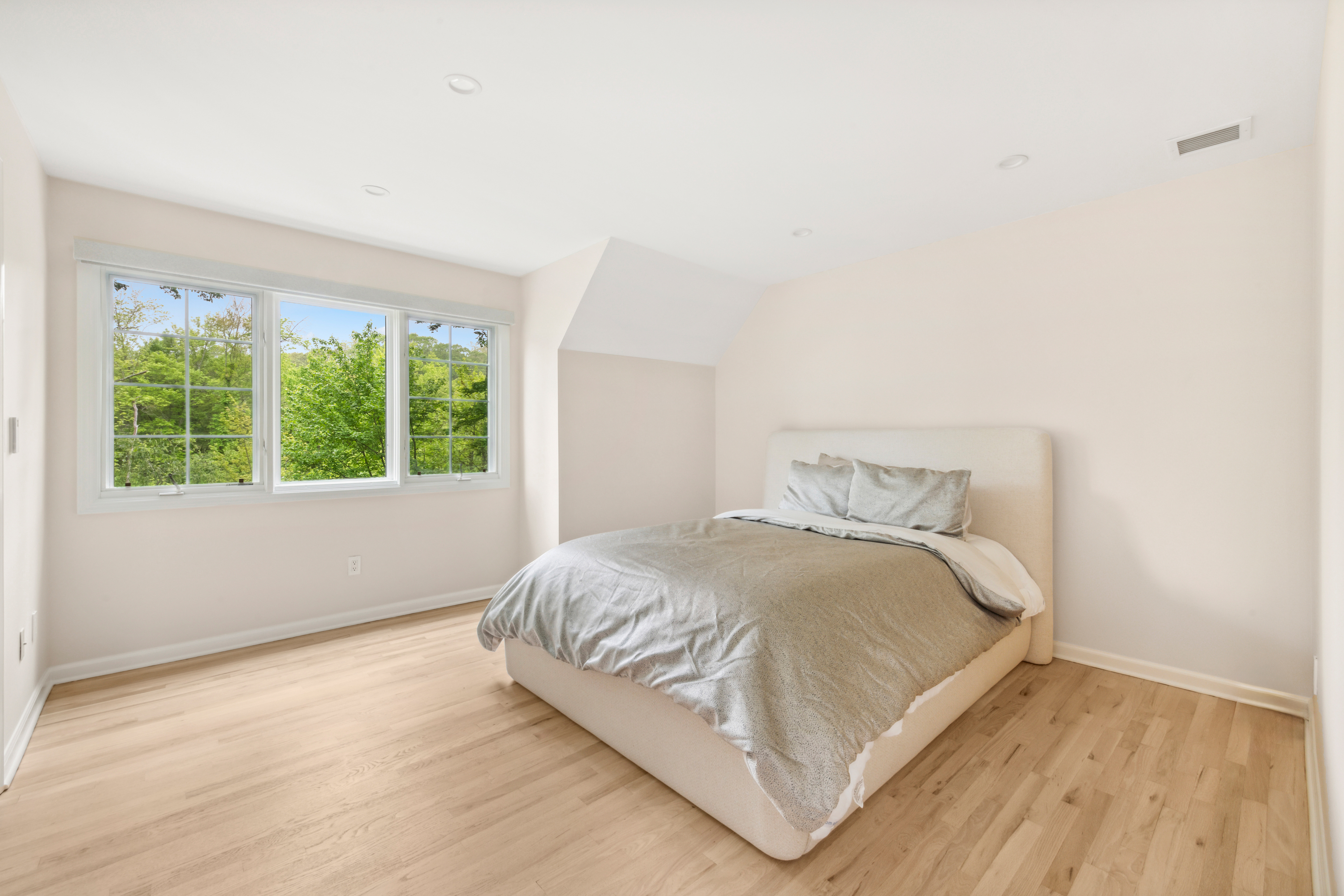 42 Kings Highway South