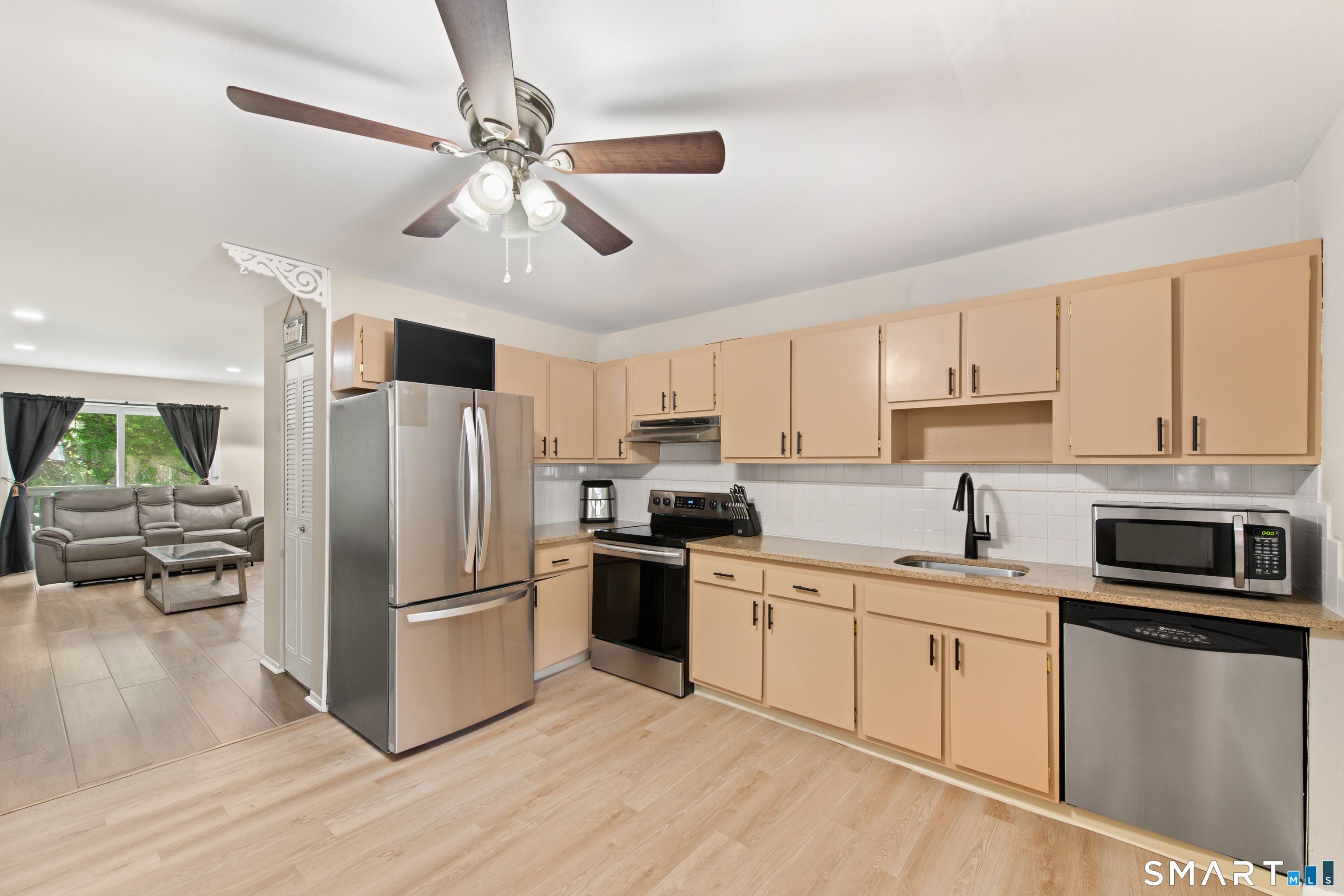 125 Lawn Avenue B6