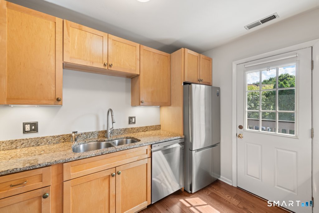 2289 Bedford Street Unit: G2