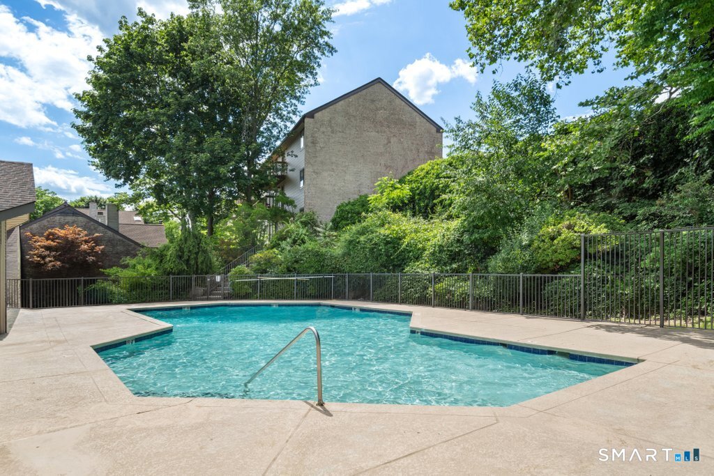 2289 Bedford Street Unit: G2