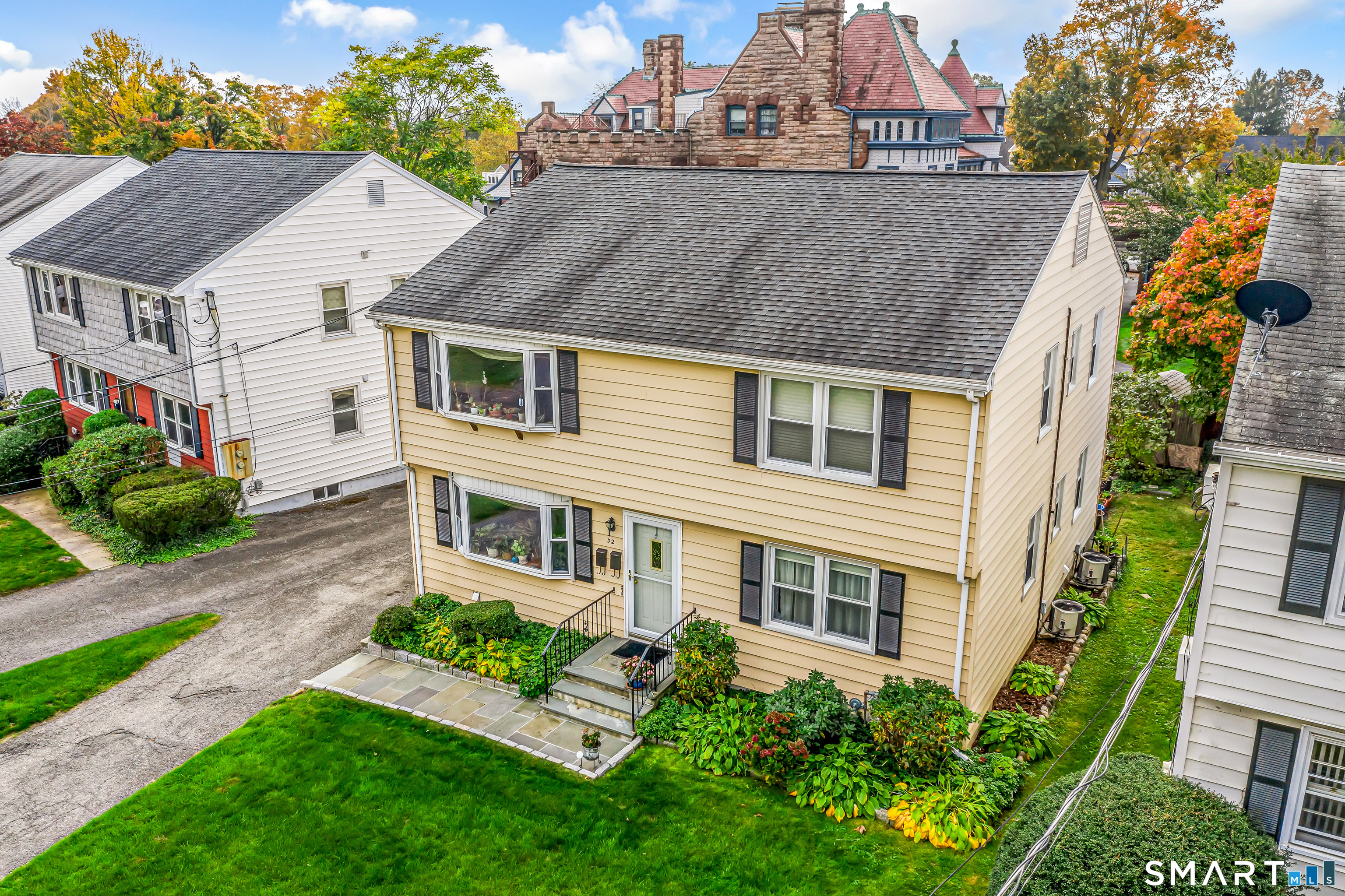 32 Hackett Circle North