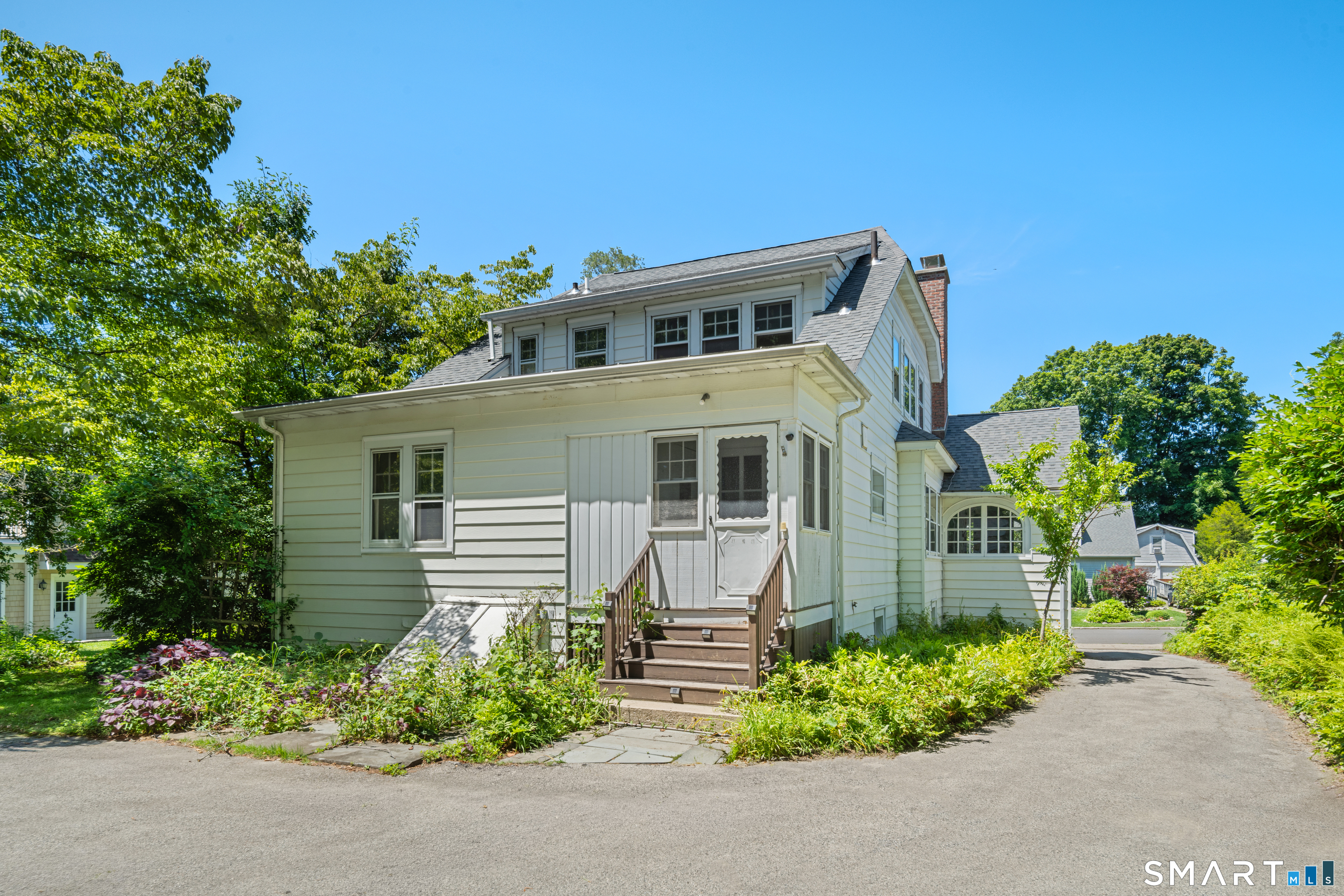 34 Downs Avenue
