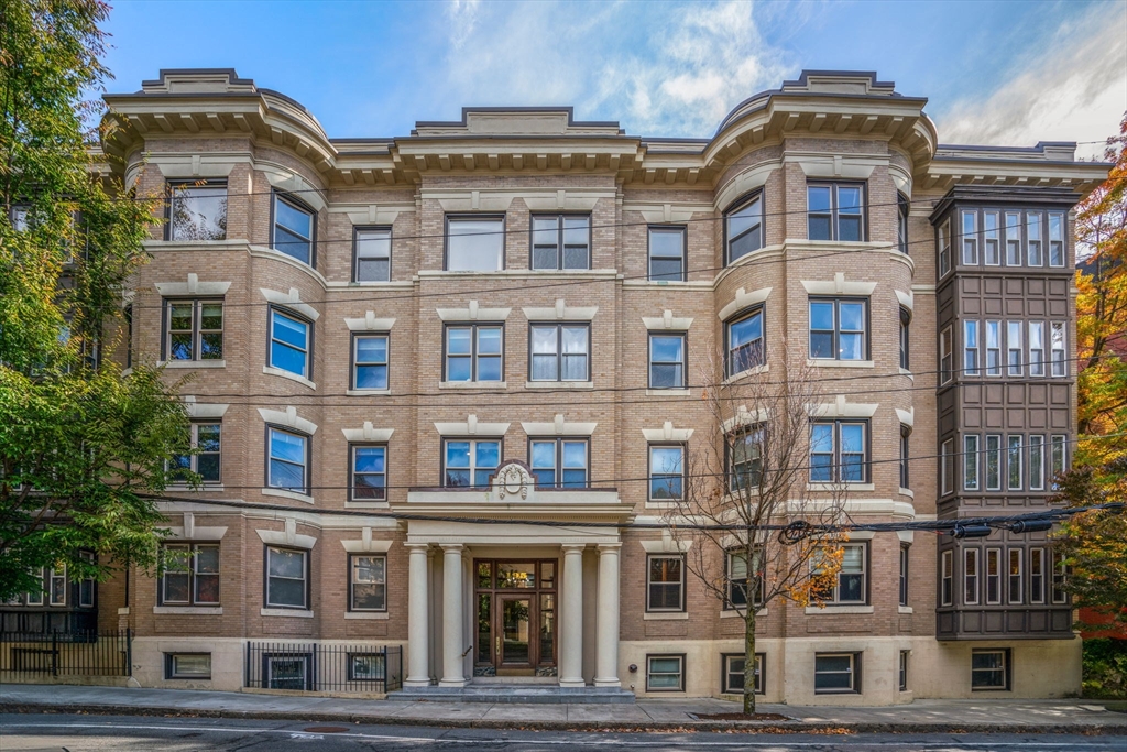 195 Saint Paul St # 3
