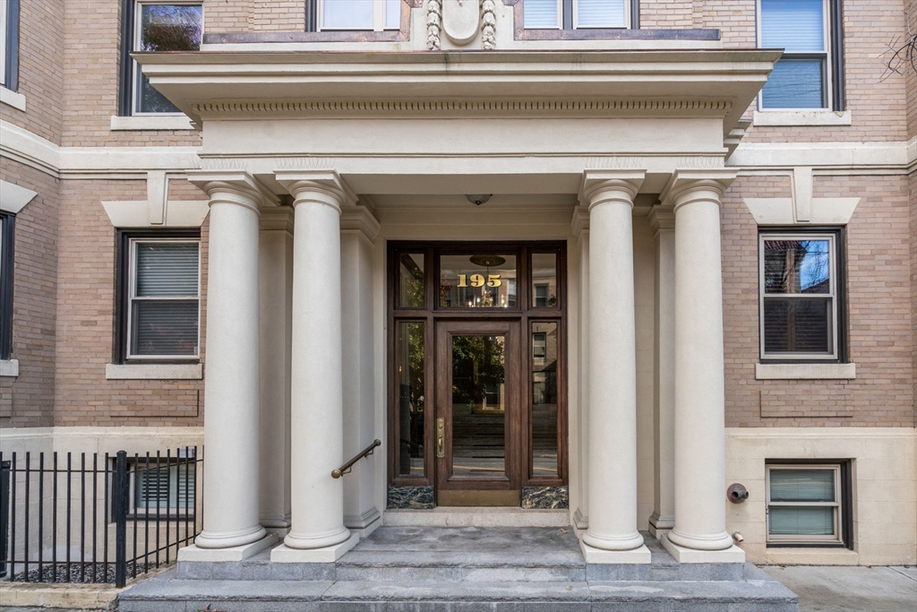 195 Saint Paul St # 3
