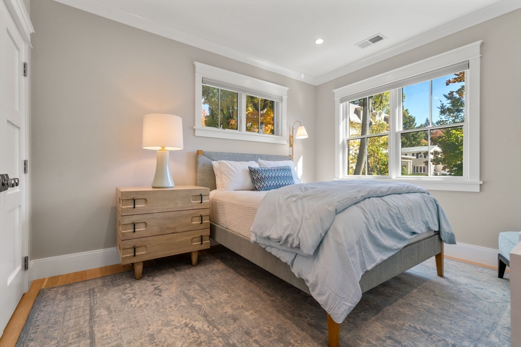 46 Landseer St