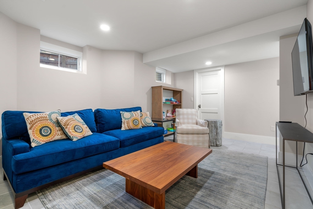 46 Landseer St