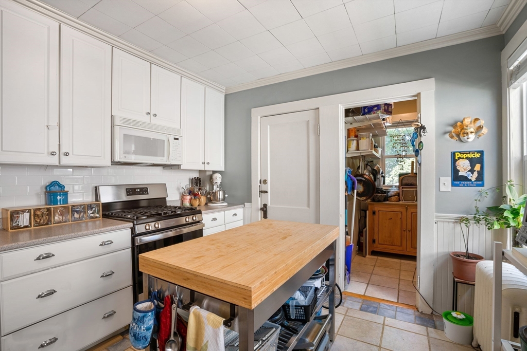 69 Bradfield Ave # 1