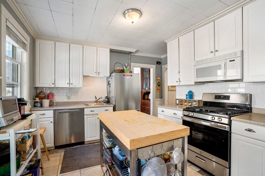 69 Bradfield Ave # 1