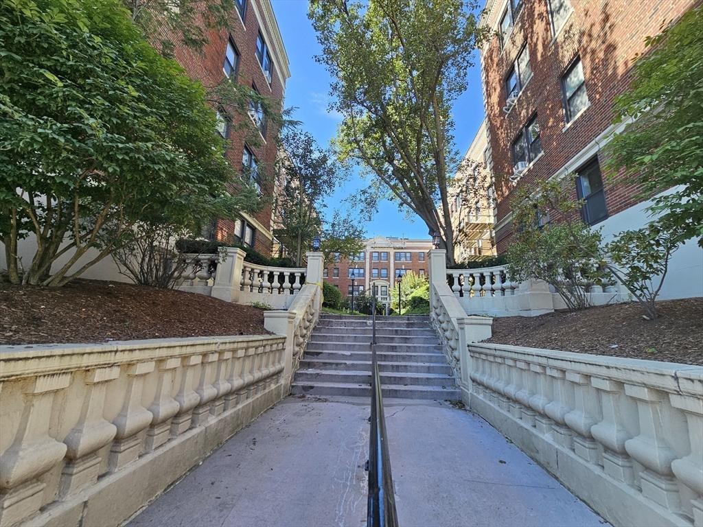 137 Englewood Ave # 32