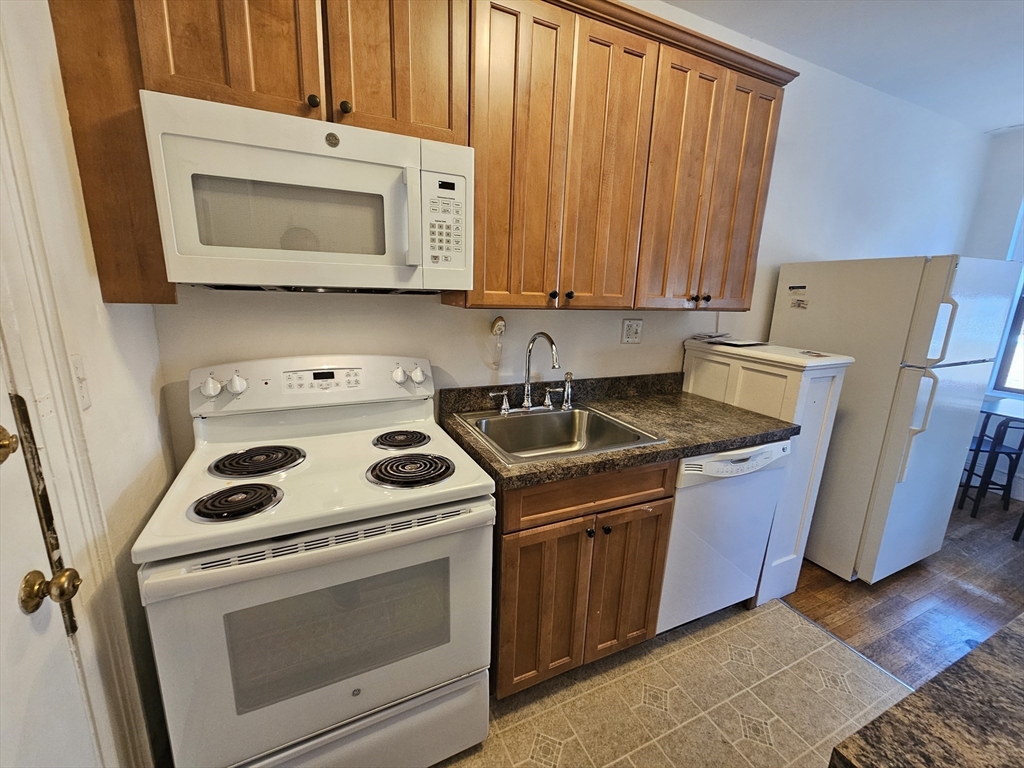 137 Englewood Ave # 32