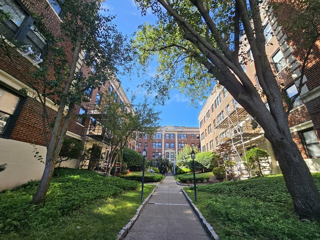 137 Englewood Ave # 32