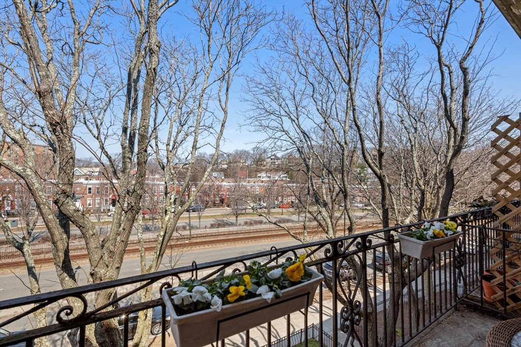 1758 Commonwealth Ave # 12