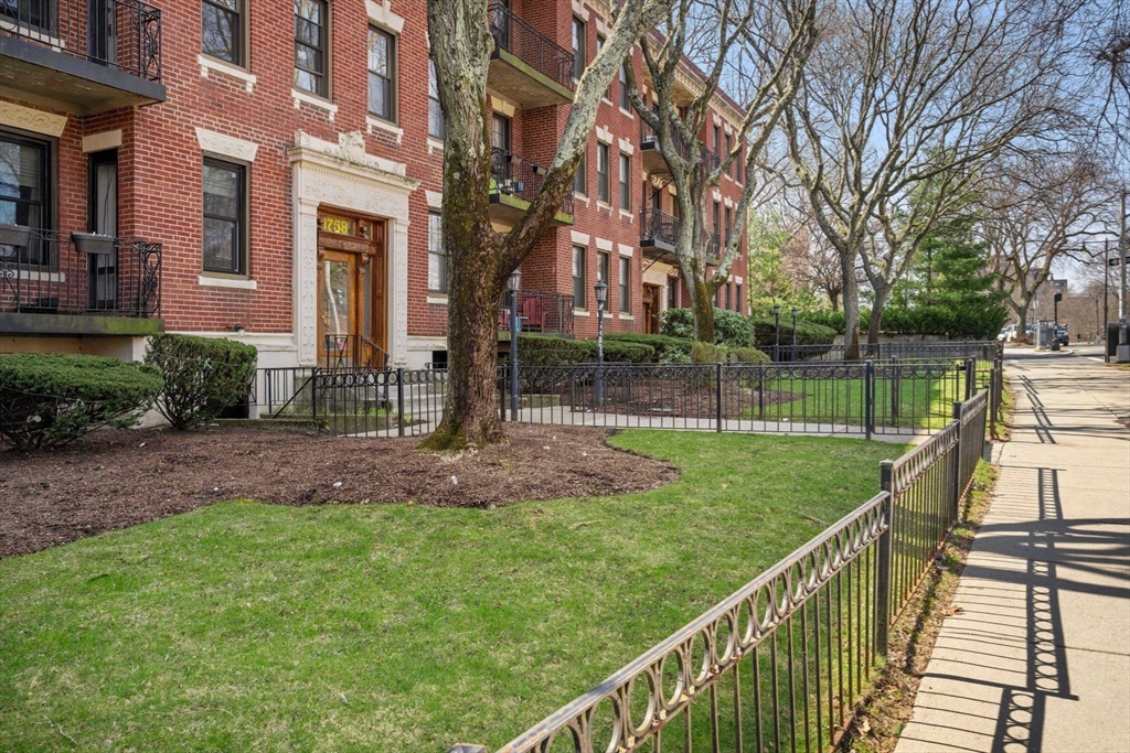 1758 Commonwealth Ave # 12