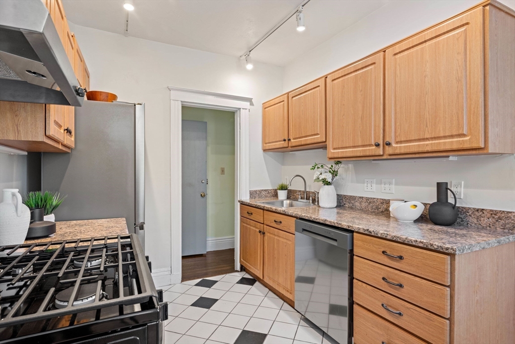 1758 Commonwealth Ave # 12