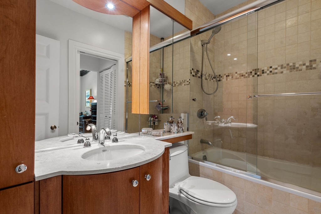 43 Carlton St # 2