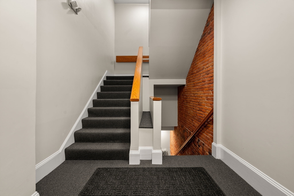 43 Carlton St # 2