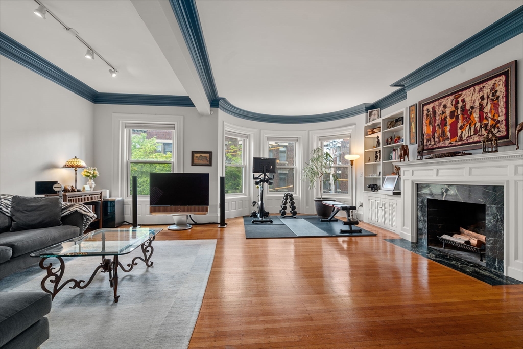 43 Carlton St # 2