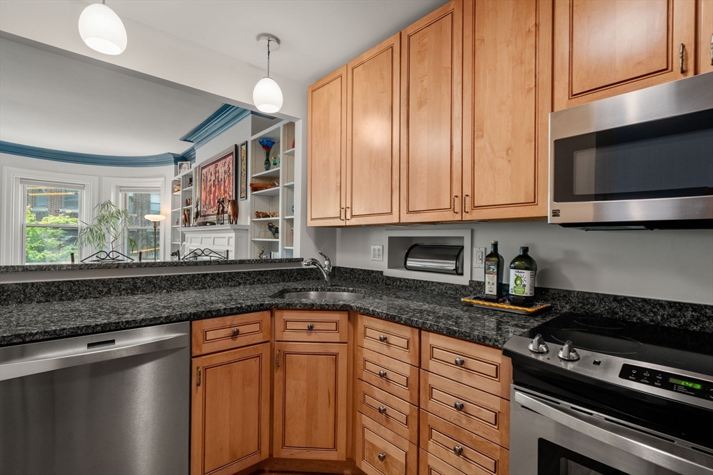 43 Carlton St # 2