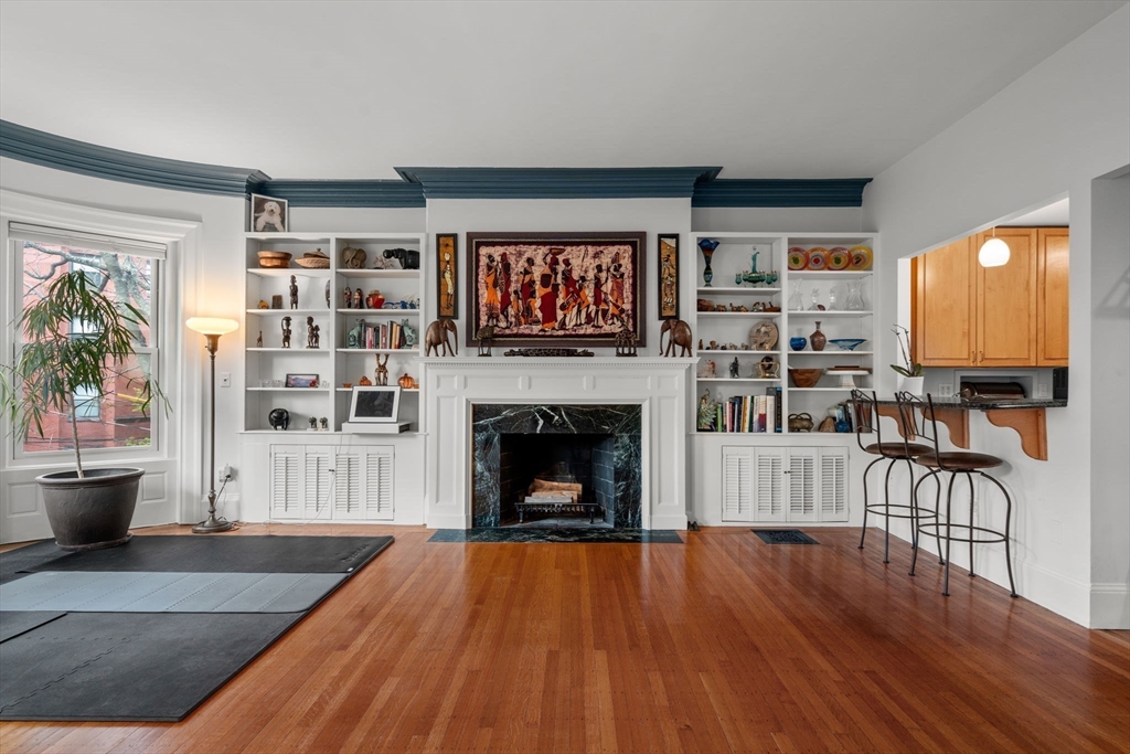 43 Carlton St # 2