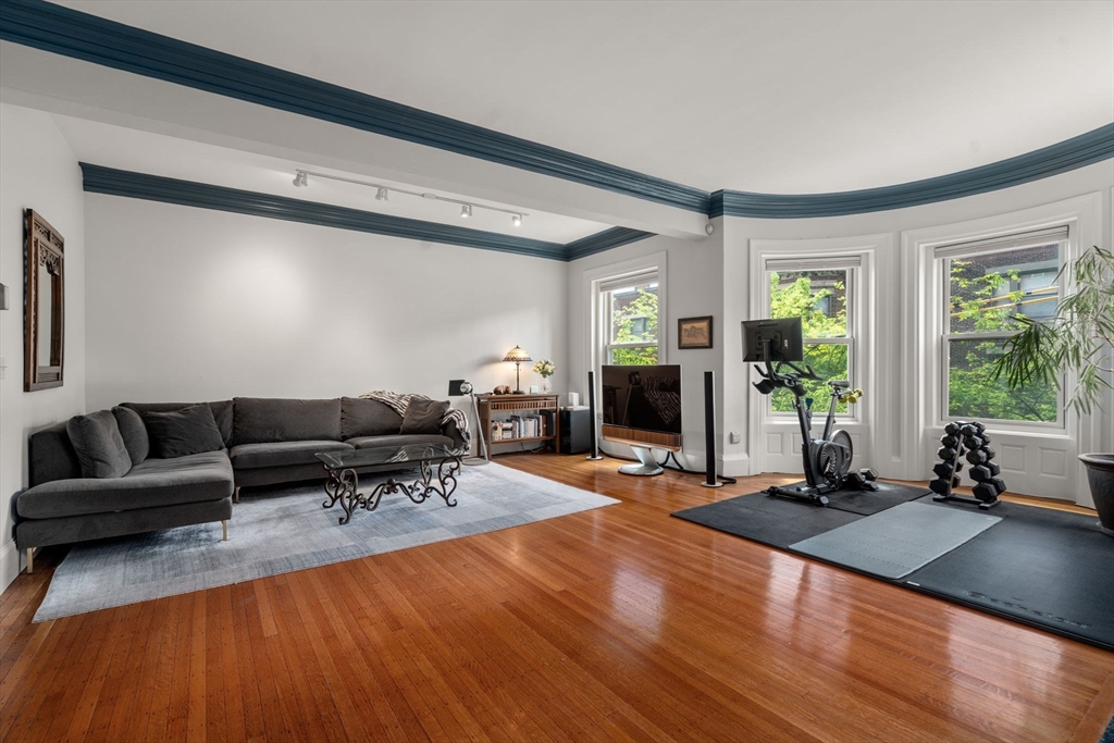 43 Carlton St # 2