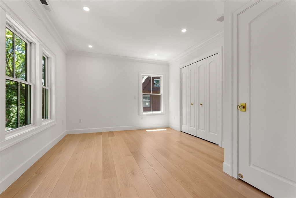 18 Naples Rd