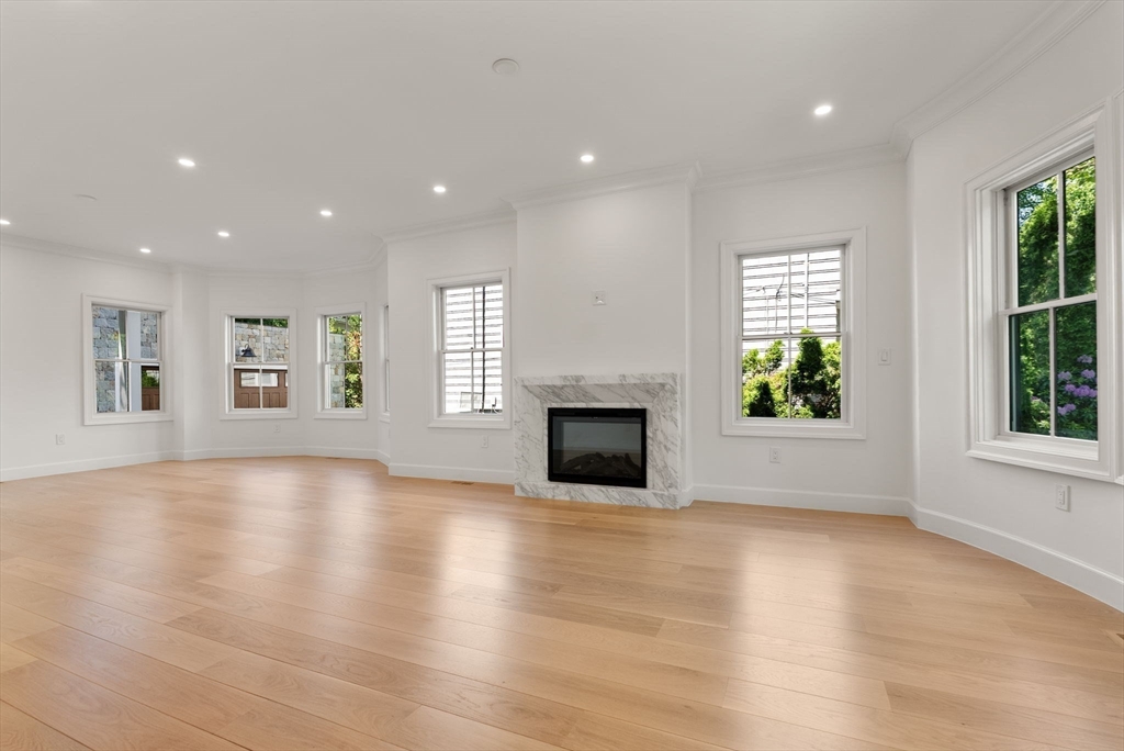 18 Naples Rd