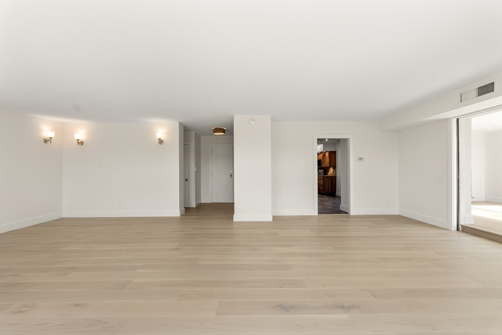 30 Stearns Rd Unit: PHB
