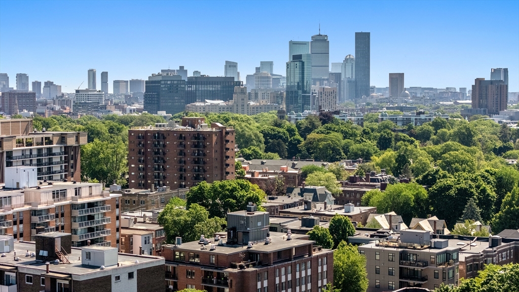 30 Stearns Rd Unit: PHB