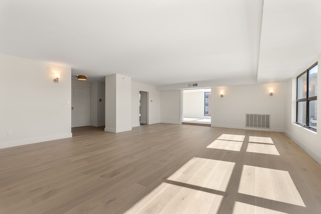 30 Stearns Rd Unit: PHB