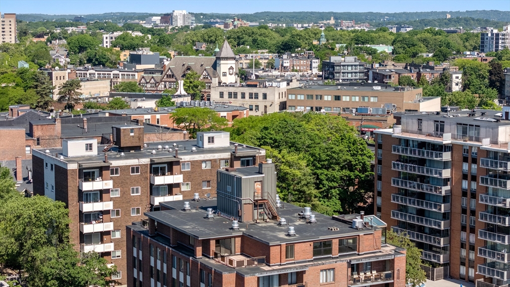 30 Stearns Rd Unit: PHB