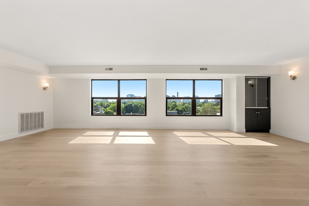 30 Stearns Rd Unit: PHB