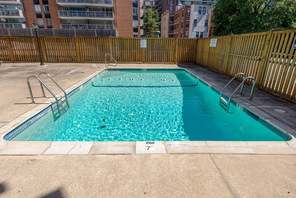 30 Stearns Rd Unit: PHB