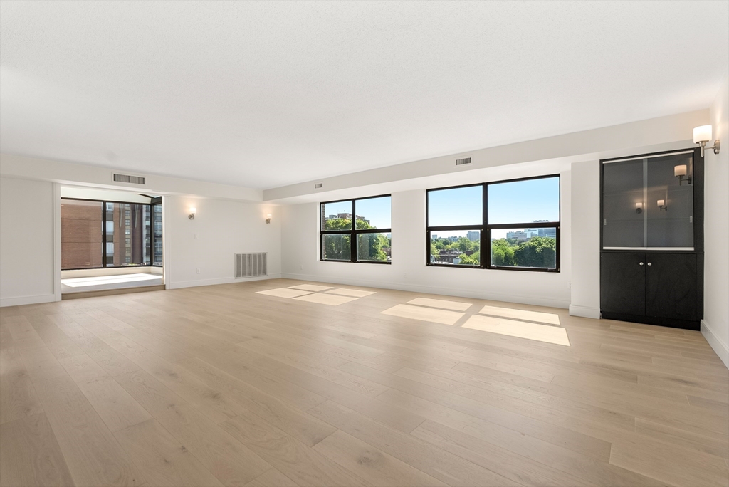 30 Stearns Rd Unit: PHB