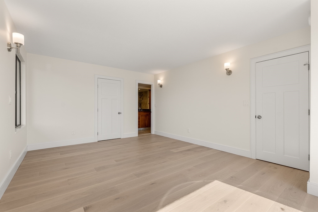 30 Stearns Rd Unit: PHB