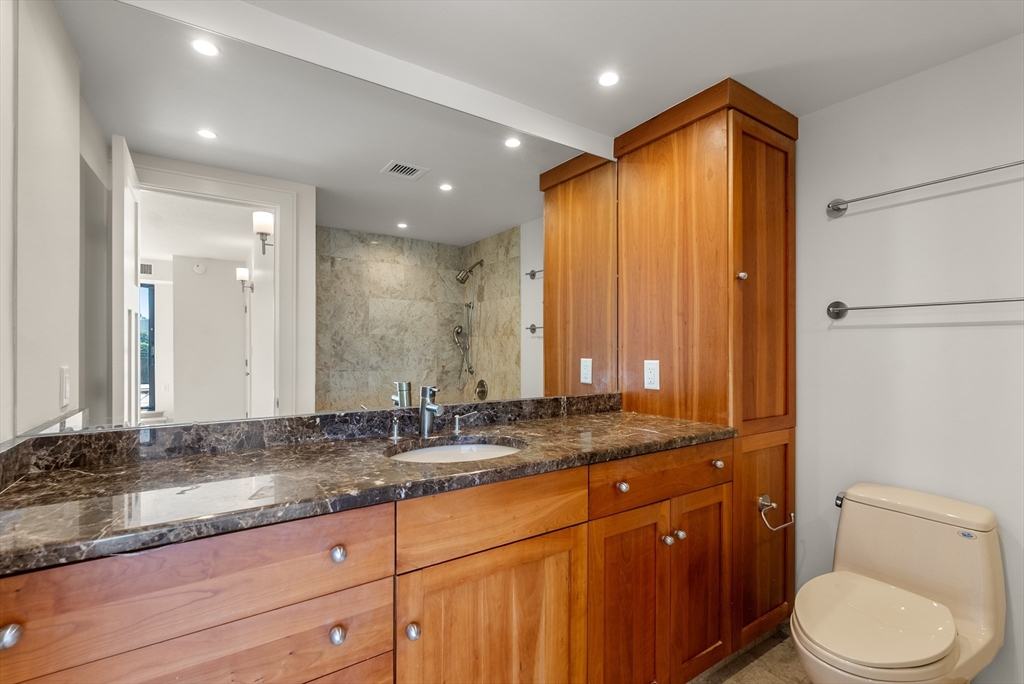 30 Stearns Rd Unit: PHB